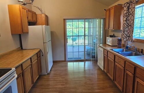 Oxford Cottage | Charming 3-bedroom cottage in Oxford with WiFi and AC close to Wisconson Dells