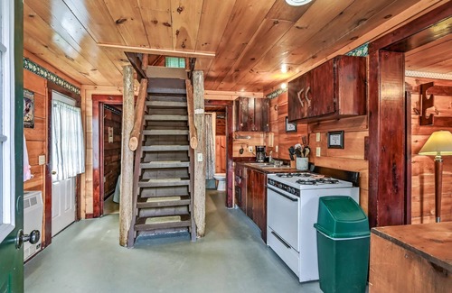 Solon Cottage | Charming 3-bedroom cottage in peaceful Solon with WiFi