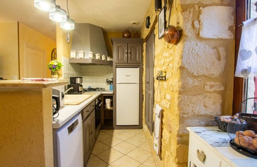 Limeuil Cottage | Charming 3-Bedroom Farmhouse Near Scenic Limeuil with WiFi, Terrace & Baby Equipment