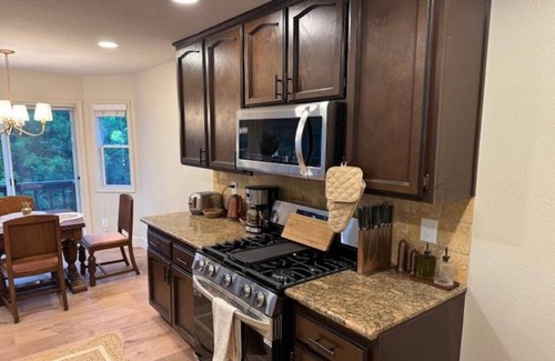 Folsom House | Charming 3-bedroom Folsom Cottage Near Trails, Lake & Old Town