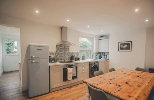 Old Trafford House | Charming 3 Bedroom Home with Garden in Banbury