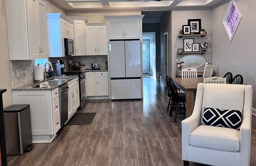 Shelby Park House | Charming 3-bedroom house in delightful Louisville with beautiful flower garden
