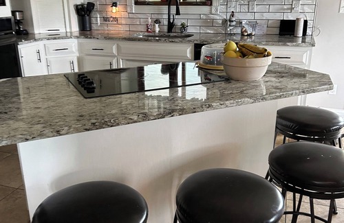 Chaplin House | Charming 3-bedroom house ,pool table, fire pit at the Lewis getaway!