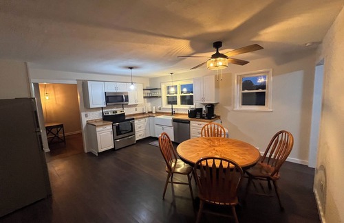 Cave City House | Charming 3-bedroom house "Cavern" with tons of amenities in Cave City.