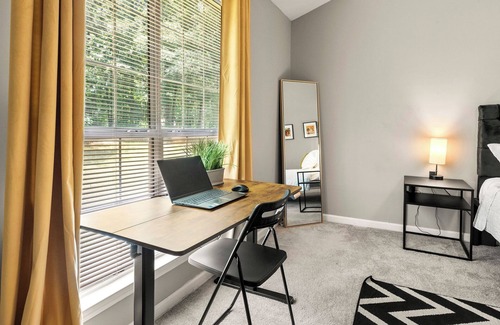 Ellenwood House | Charming 3-bedroom house only 20 minutes to downtown and 15 minutes to airport