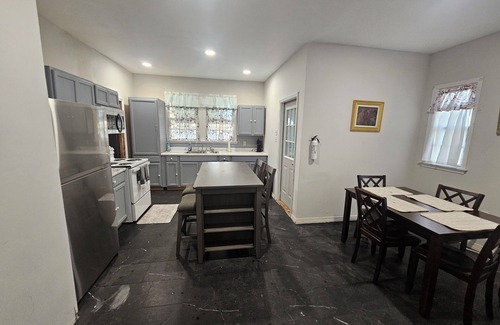 Greenwood House | Charming 3-bedroom house in serene Greenwood with WiFi, AC