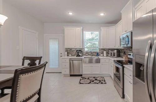 Jonestown House | Charming 3-bedroom house walking distance to Jones Brothers Park on Lake Travis.