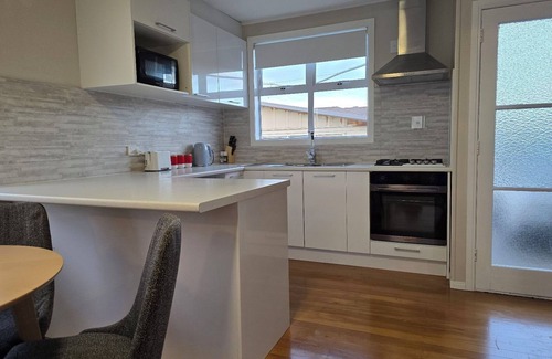 Papakura House | Charming 3-bedroom house in Papakura 20min from Airport