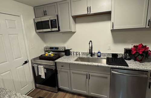 Loveland House | Charming 3-bedroom house -WiFi, game room, office and 4 seasons room in Loveland