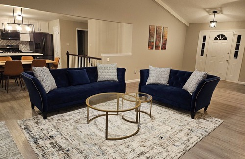 Glencoe House | Charming 3-bedroom house with WiFi, AC in O'Fallon