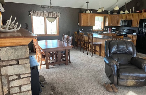Leopolis House | Charming 3-bedroom house on 12 acres in beautiful Tigerton near Big Falls, WI