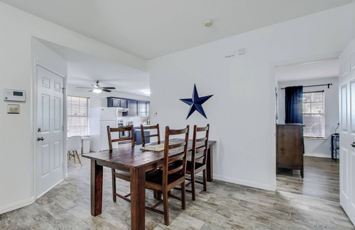 Dallas House | Charming 3-bedroom house centrally located in Dallas - massive private yard!