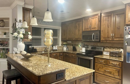 McComb House | Charming 3-bedroom house with Spacious Backyard! Located in the hub of the city.