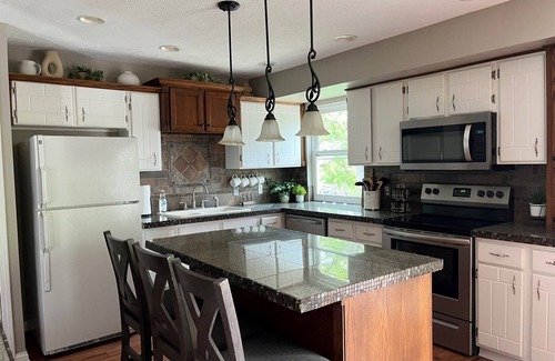 Millard House | Charming 3-bedroom house in Omaha