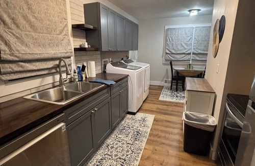 Pratt House | Charming 3-bedroom house. Perfect for executives, families or small groups.
