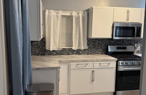 Toledo House | Charming 3-bedroom house next to Hollywood Casino! 1 minute from Interstate 75