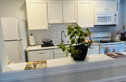 Towson House | Charming 3-bedroom house with WiFi, AC in welcoming Towson