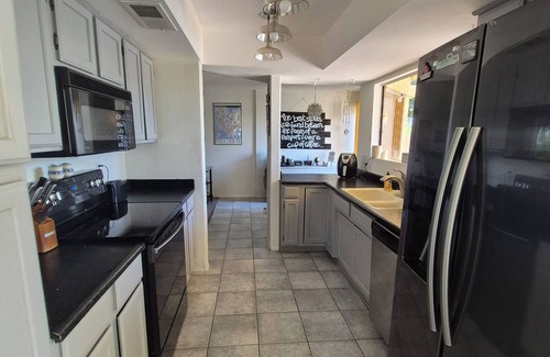 Chandler House | Charming 3-bedroom lakeside getaway in beautiful Chandler, Arizona