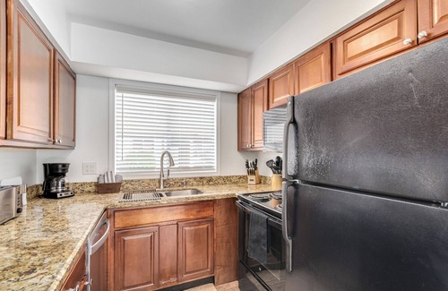 Tempe House | Charming 3-bedroom townhome with walking distance to Cubs stadium