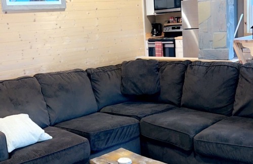 Crown Point House | Charming 3-bedroom house in Crown Point with WiFi and AC