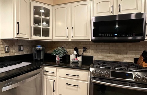 Gaithersburg House | Charming 3-bedroom family friendly townhome with AC and WiFi in Gaithersburg