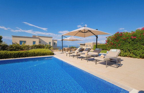 Crveni Vrh Villa | Charming 3-bedroom villa with WiFi, fitness room in Crveni Vrh