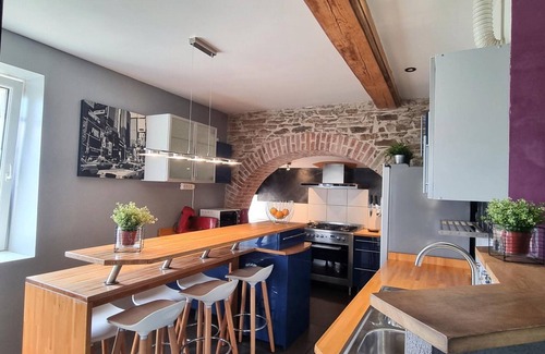 Tartaras Cottage | Charming 3-BR Cottage with Garden, Free Parking, and Modern Amenities in Tartaras