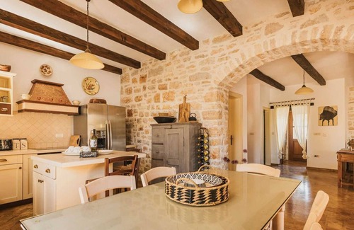 Tinjan Villa | Charming 3-BR villa for 6 with extra large pool and garden