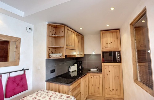Reberty Apartment | Charming 3 Room Apartment for 6, South-Facing Balcony, Near Slopes – Les Menuires, France