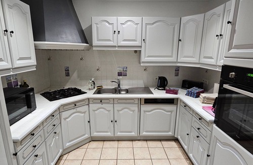 Change Cottage | Charming 3-Star Cottage Near Le Mans with Hot Tub, Parking, and Family-Friendly Amenities