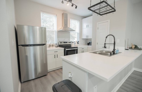 Waller Apartment | Charming 3-Story Townhome in wonderful Waller with WiFi, AC