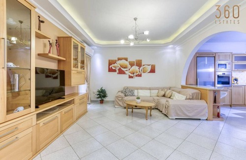 Il-Qajjenza Apartment | Charming 3BR Apt with Breathtaking Sea Views!