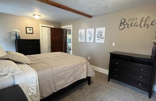 Woodville Apartment | Charming 3BR in centrally located neighborhood