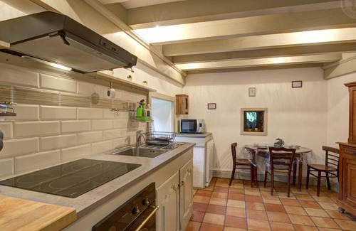 Salt-en-Donzy Cottage | Charming 4-Bed Gîte in Medieval Donzy with Garden, BBQ & Riverside Access