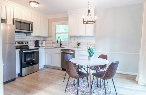 Kernersville House | Charming 4-bedroom house with AC and WiFi in Winston-Salem