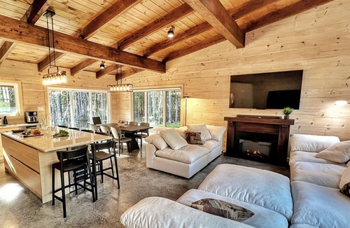 New Richmond Ski Chalet | Charming 4-bedroom chalet with AC and WiFi in fabulous New Richmond