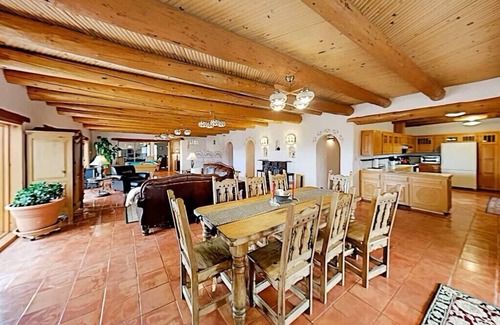 Arroyo Hondo House | Charming 4-bedroom house with hot tub, AC and WiFi in welcoming El Prado