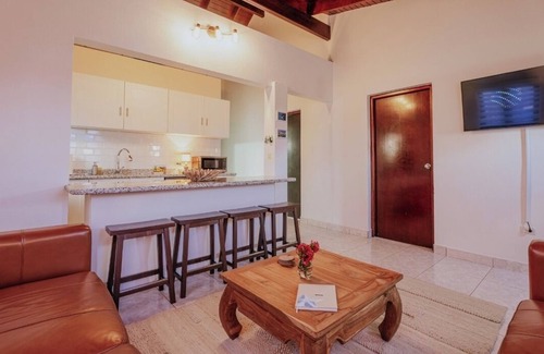 Calbas Plaza Residences House | Charming 4-bedroom house with WiFi and AC in pleasant Noord