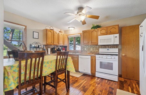 Marion House | Charming 4-bedroom house with High Speed WiFi in Marion