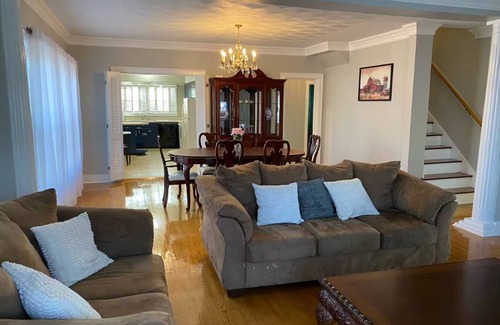 Munfordville Cottage | Charming 4-bedroom cottage with WiFi, AC in brilliant Munfordville