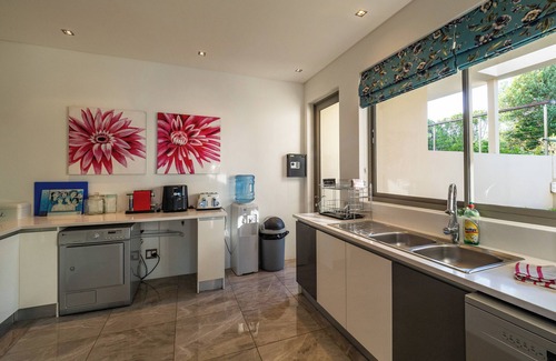 Fisherhaven Villa | Charming 4-bedroom villa with WiFi, AC in serene Hermanus