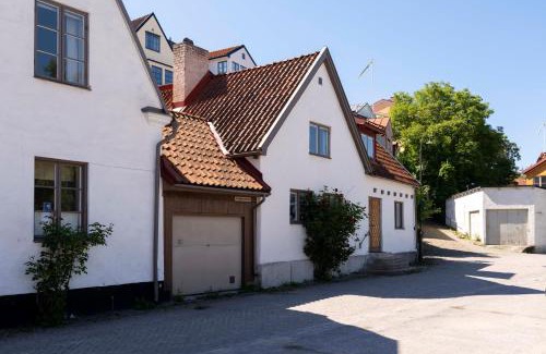 Innerstaden Apartment | Charming 5-Bedroom House in Central Visby with View