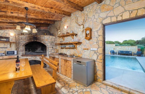 Loborika Villa | Charming 6-BR Villa for 12 with a pool, Dual Living Areas, 5 Parking Spaces
