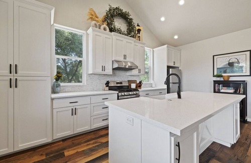 Sonora House | Charming Acres Farmhouse/Family/Pets/AC/Starling