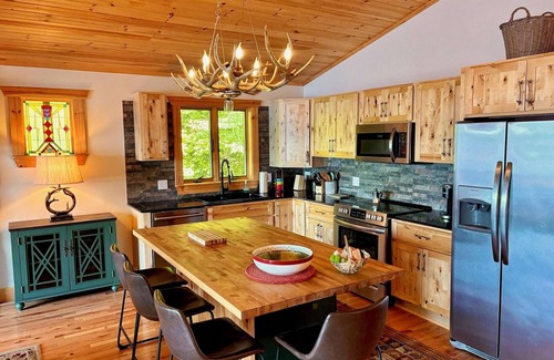 Speculator House | Charming Adirondack Lakefront 2bdrm Lodge