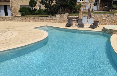 Savasse House | Charming air-conditioned cottage 2/4 pers. Swimming pool and Jacuzzi