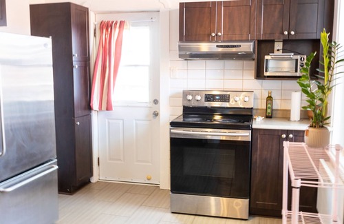 Villeray Apartment | Charming and Colorful 2 Bedroom Apartment