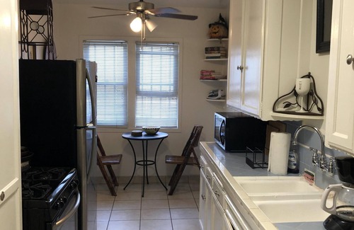 Westwood Apartment | Charming and Cozy Apt in the Hear of Westwood Village