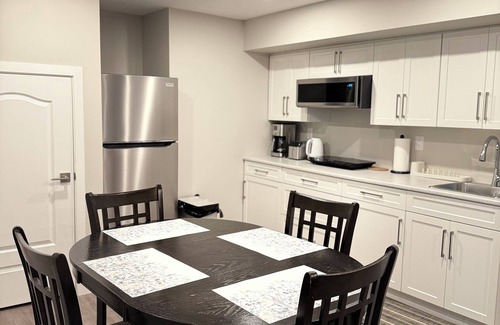 Fort Gary Apartment | Charming and Cozy Private 2-Bedroom Suite