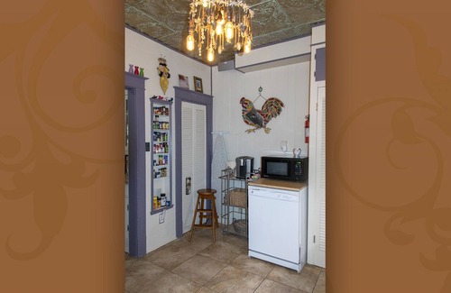 Vollintine-Evergreen House | Charming And Eclectic 1925 Bungalow